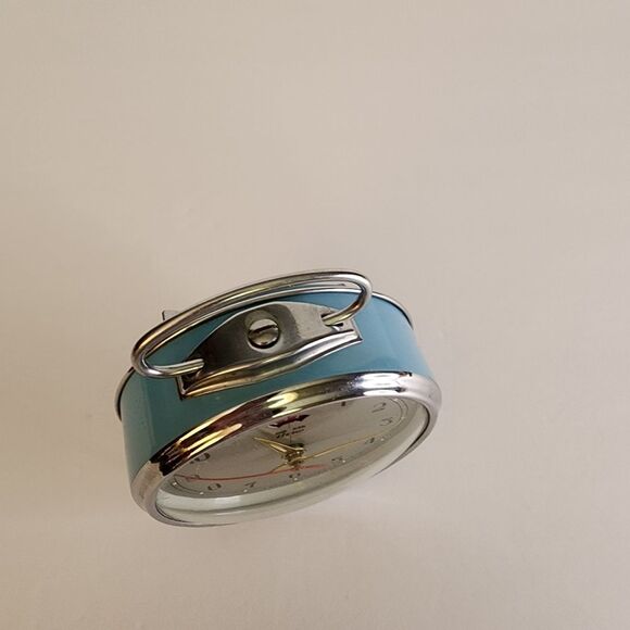 Hero Vintage Inspired Wind Up Metal Table Top Alarm Clock - Picture 4 of 8